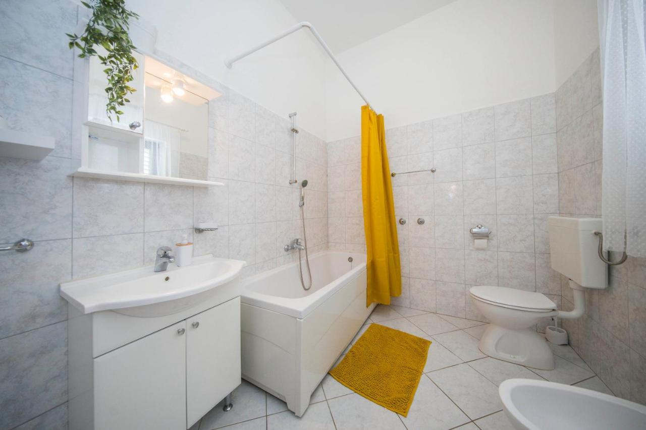3 Bedroom Apartment Antonio Kaštela Extérieur photo